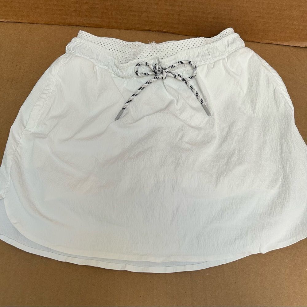 Athleta Trekkie Crest Skort White Nylon‎ Drawstring Elastic Waist size 4